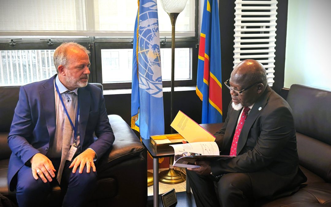 L’Ambassadeur Zénon Mukongo Ngay reçoit M. François Moreillon, Chef de Délégation du CICR en fin de mission en RDC